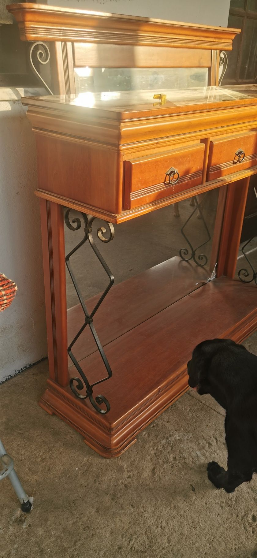 Móvel  decorativo usado