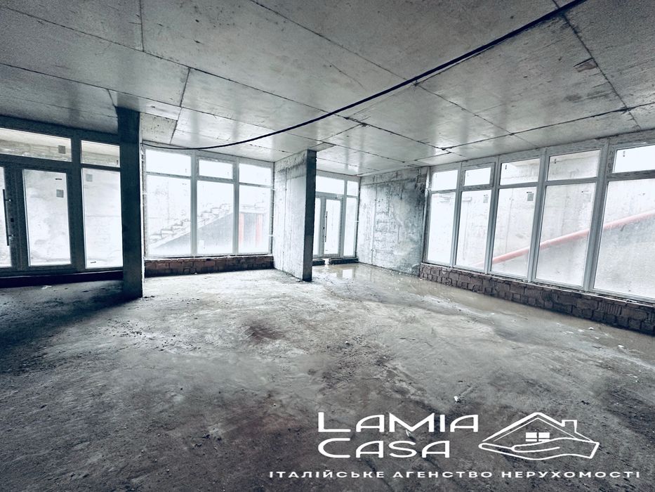 Продаж комерційного приміщення в новобудові по Руській