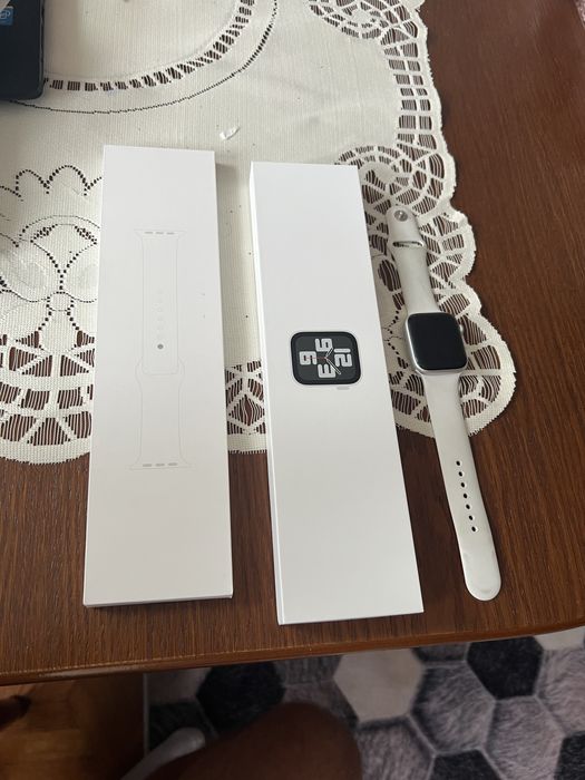 Apple watch SE celullar + GPS 44 silalu