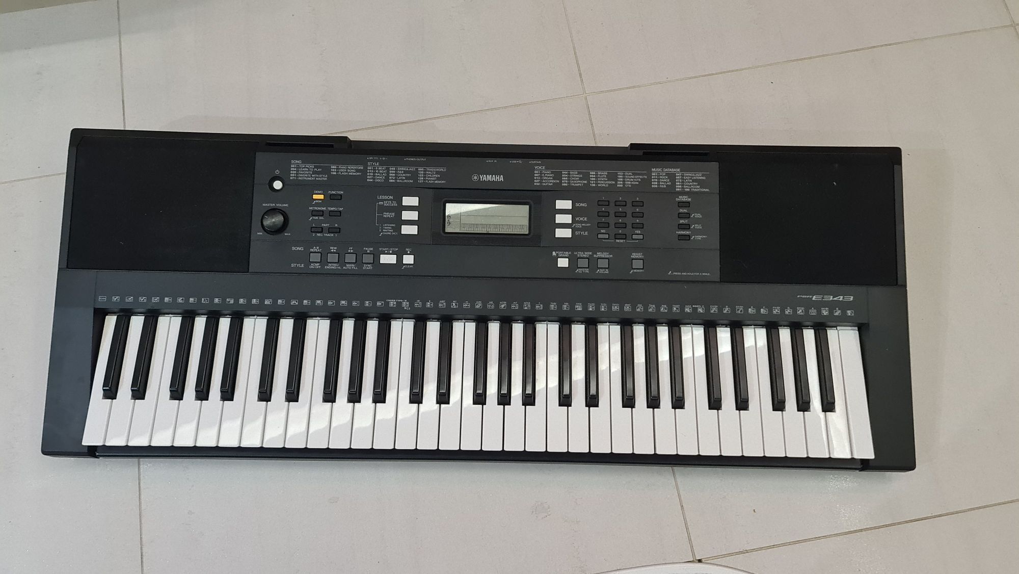 Yamaha PSR-E343 keyboard