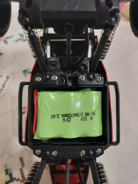 Продаю машинку на радіоуправлінні.