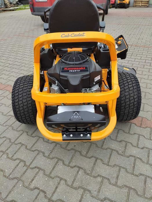 Traktor Zero-Turn Cub Cadet XZ5 L 127 KAWASAKI