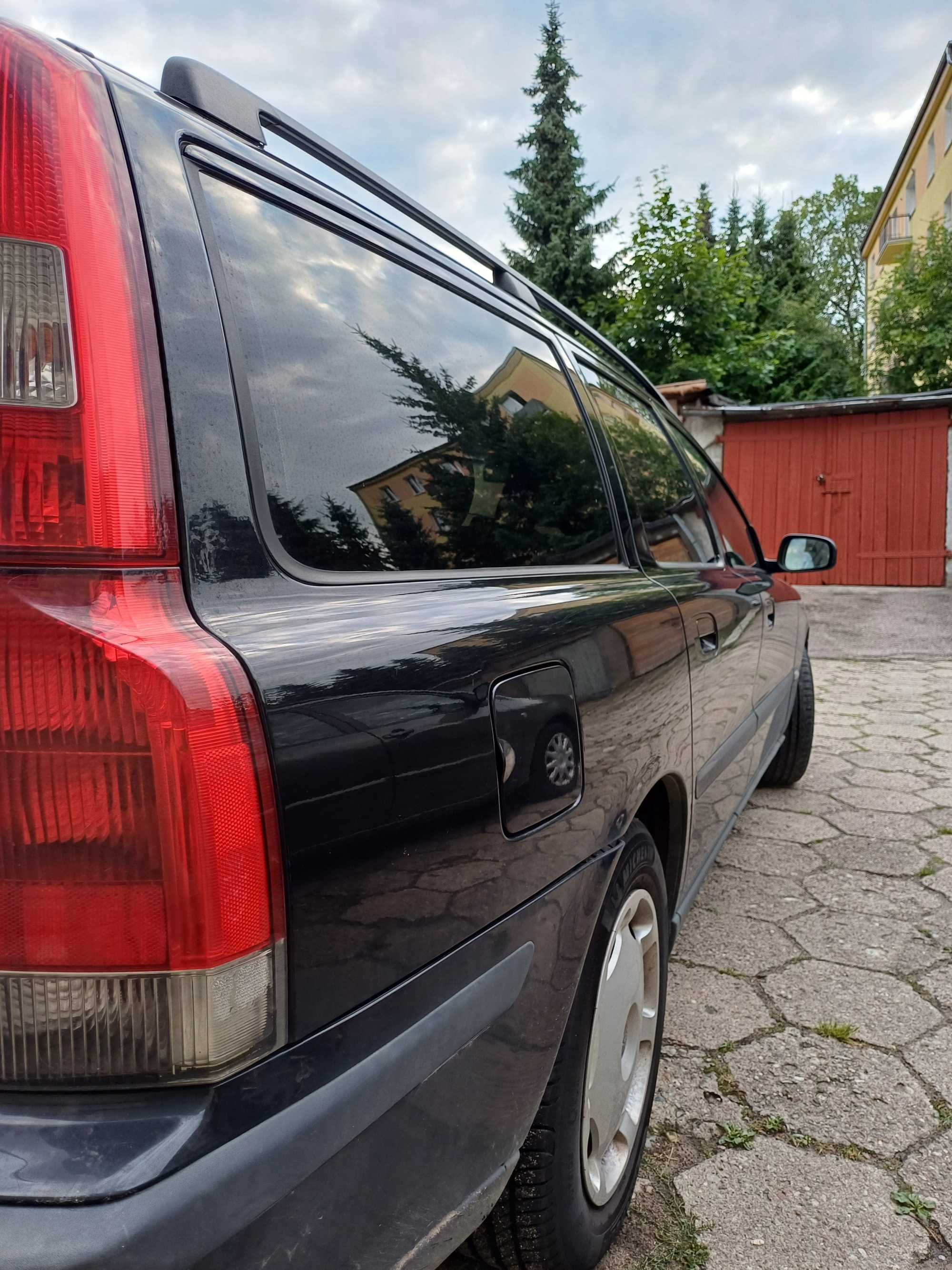 Volvo v 70. Rocznik 2004