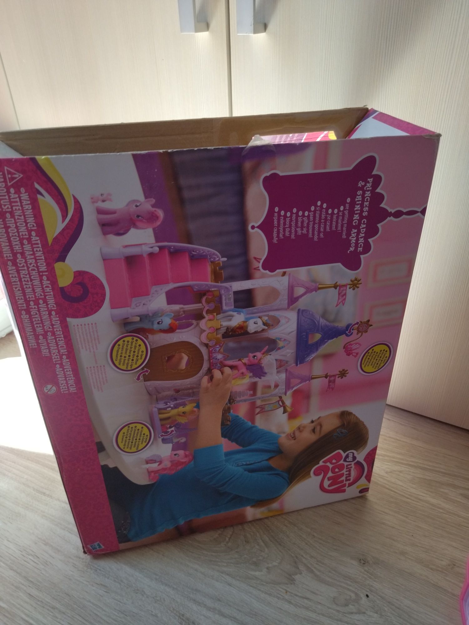 Zamek ślubny z figurkami My little pony Cadence