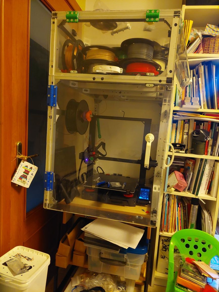 Mesa e cabine com armazenamento para impressoras 3d