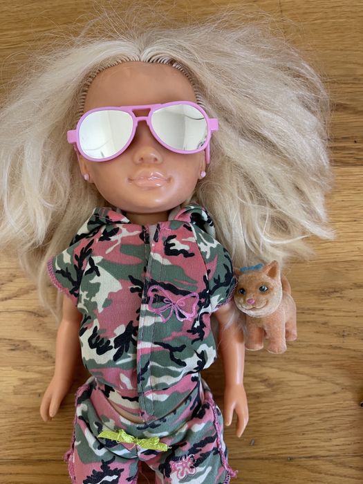 Boneca Nancy com mudas de roupa