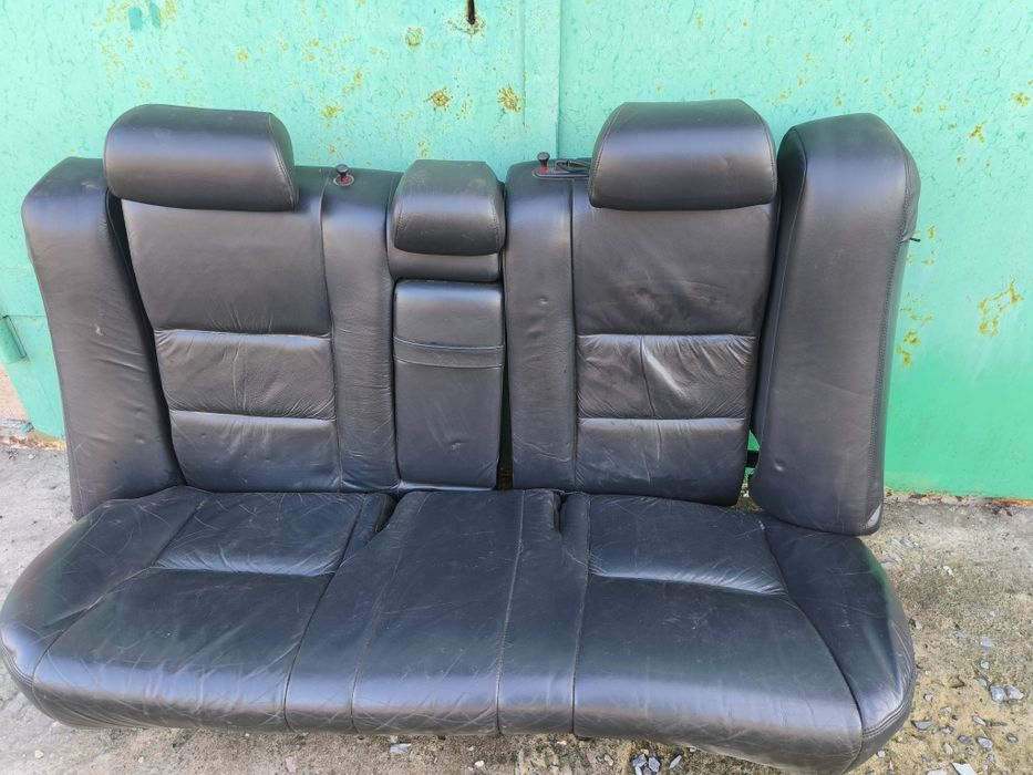 Продам задний диван, сиденья Toyota