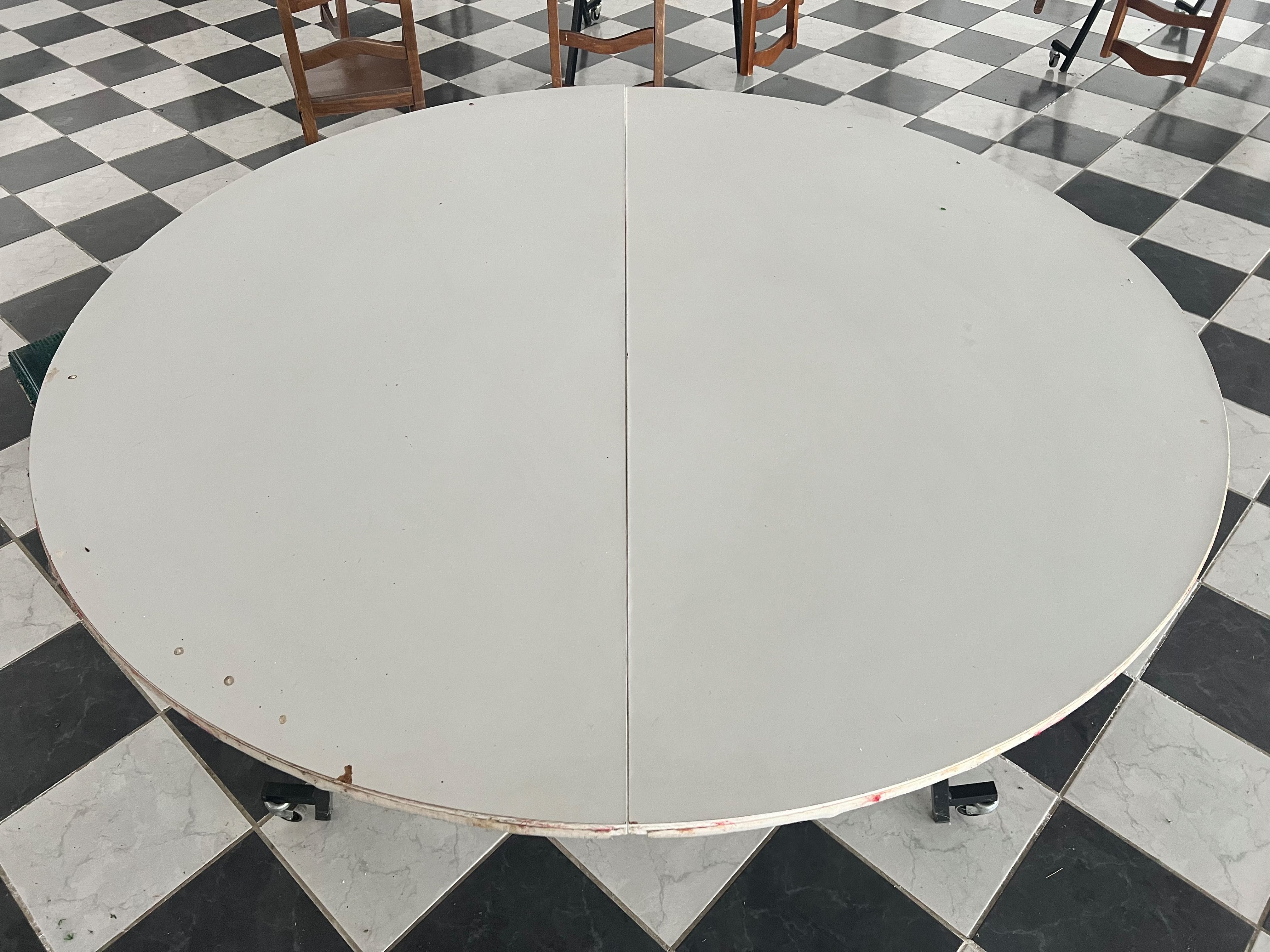 Vendo mesa de casamento de 10 pessoas dobrável com 1.70m de diâmetro