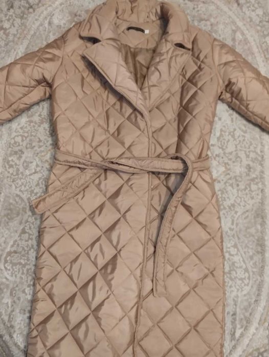 Стьобане пальто Нове На розмір Л Колір беж з переливом Ог 55