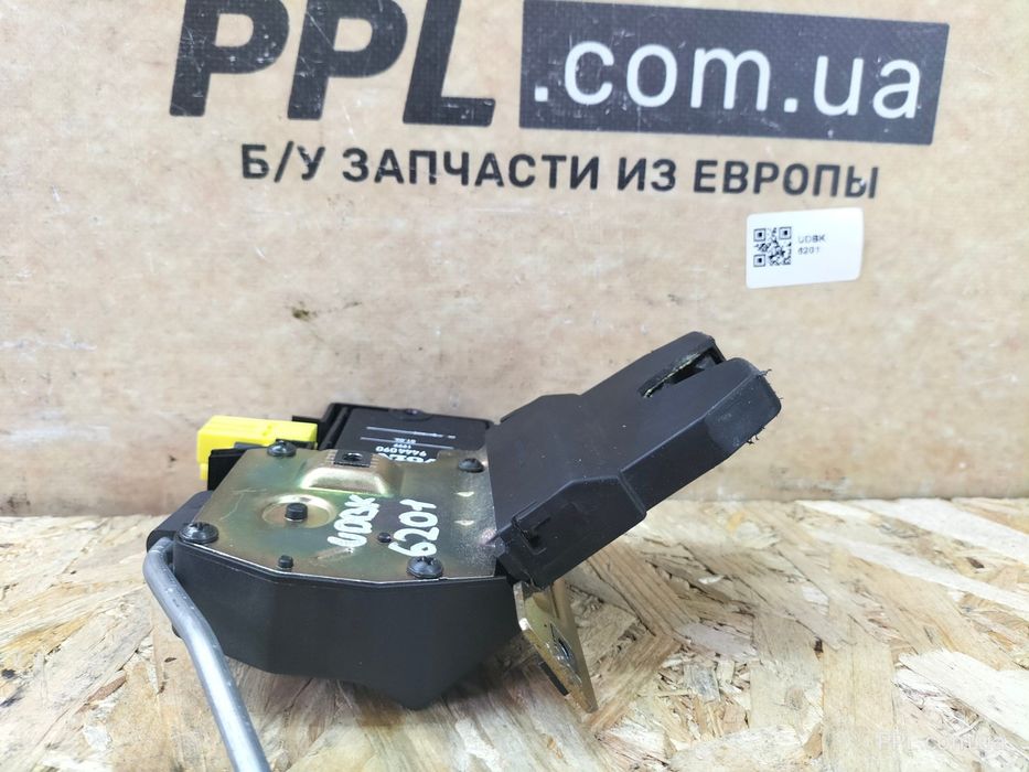 Volvo С70 I 1996-2005 S70 замок крышки багажника 9444090