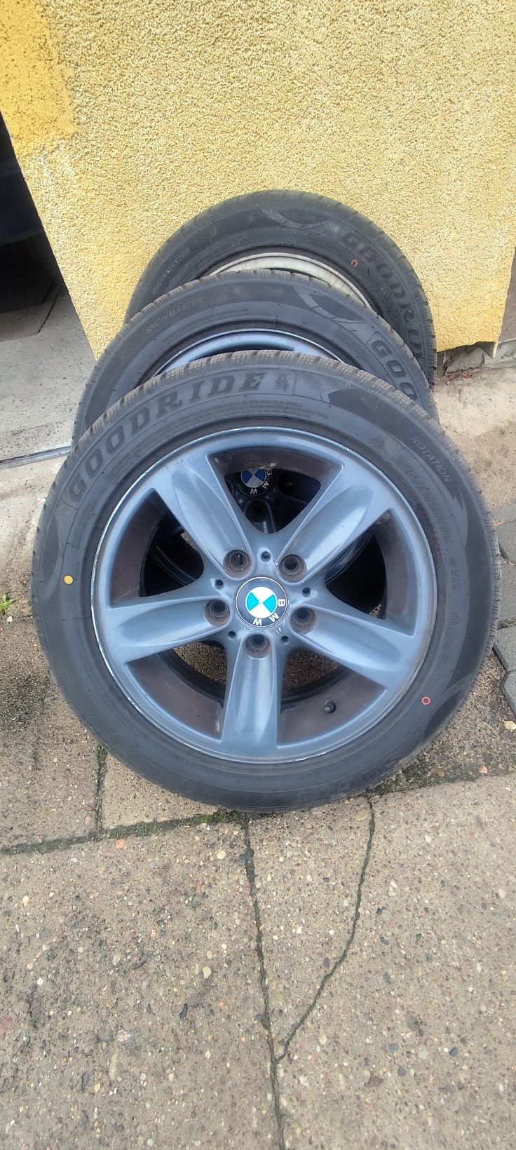 Kola bmw alusie 16 z nowymi oponami