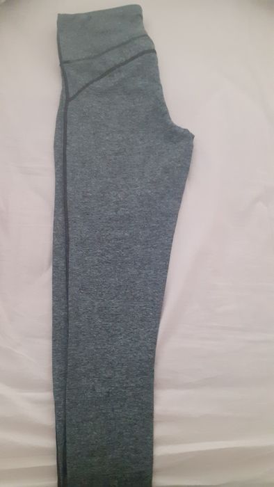Leggings de varias cores e varias marcas praticamente novas.