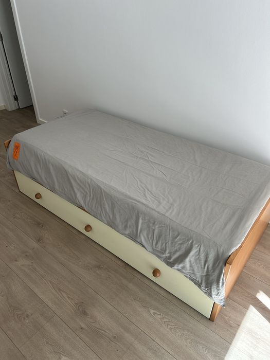 Cama individual 90x200 com colchão e arrumacão