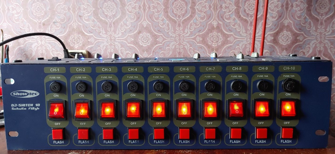 DMX-контролер/ силовий світч SHOWTEC 2 в одному