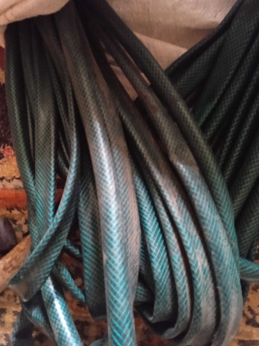 шланга для полива тележка кравчучка  канат веревка ключ лопата