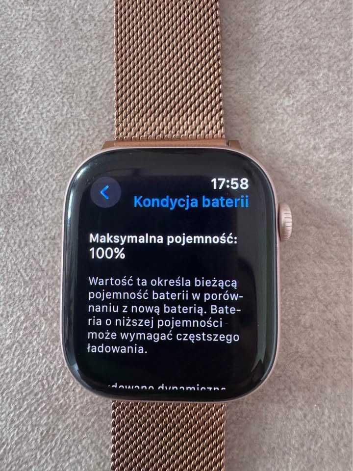 Apple Watch 10 w kolorze golden rose.