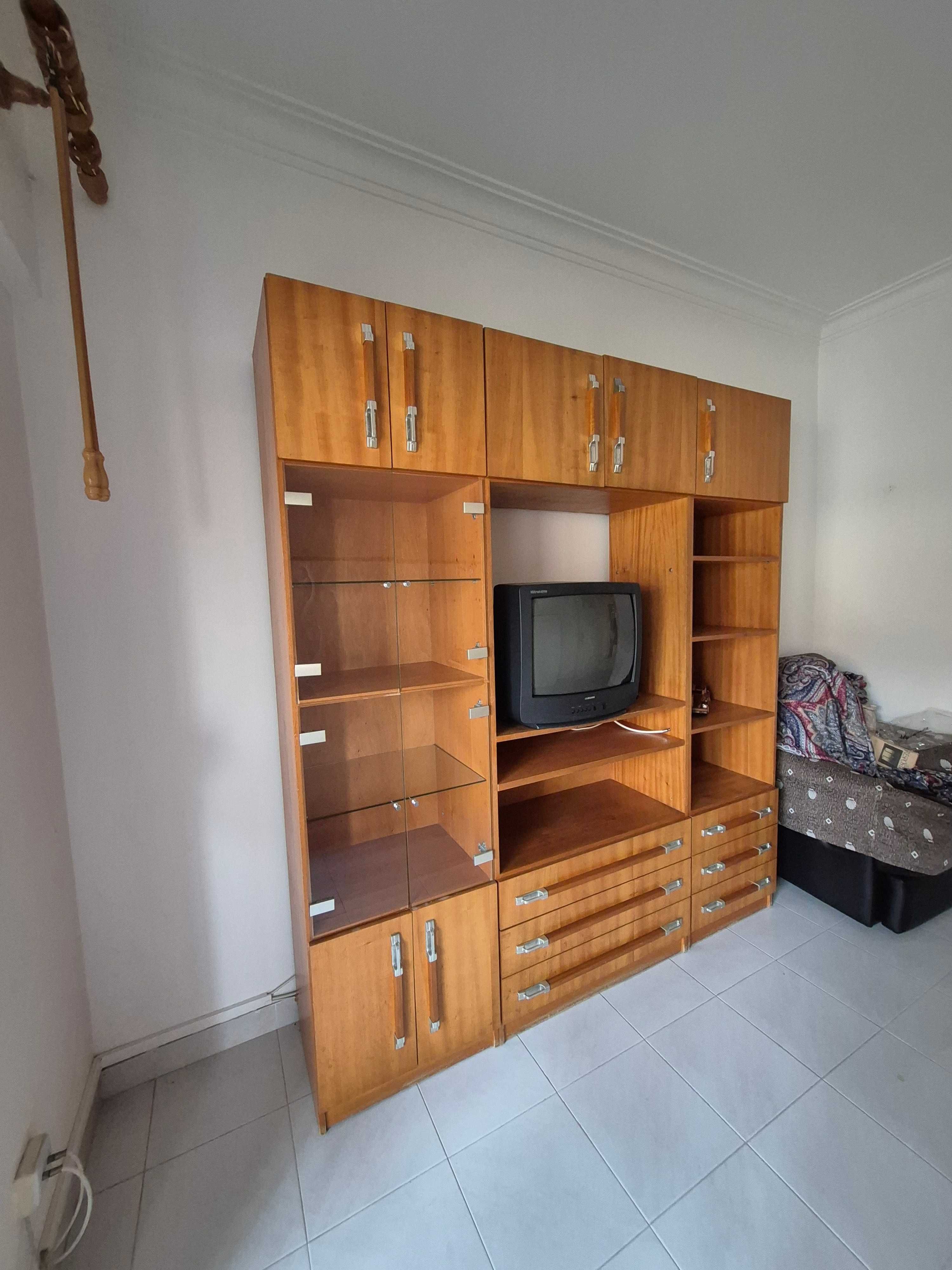 Estante de Madeira com Vitrine e Espaço para TV – 190x210x40 cm