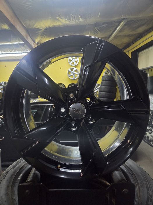Felgi Aluminiowe 5x112 8Jx18 ET 39 Audi A4 A5 A6 Q5