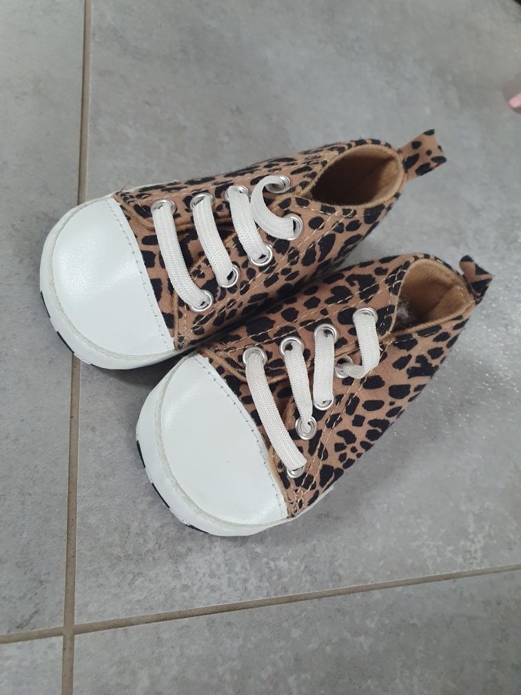 Buty niechodki w panterkę