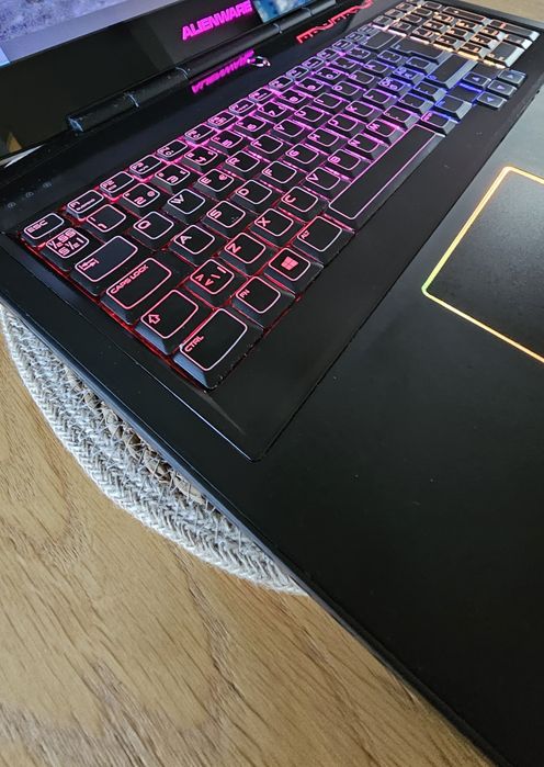 Laptop Gamingowy Alienware M17xR4 - Idealny do gier i pracy!
