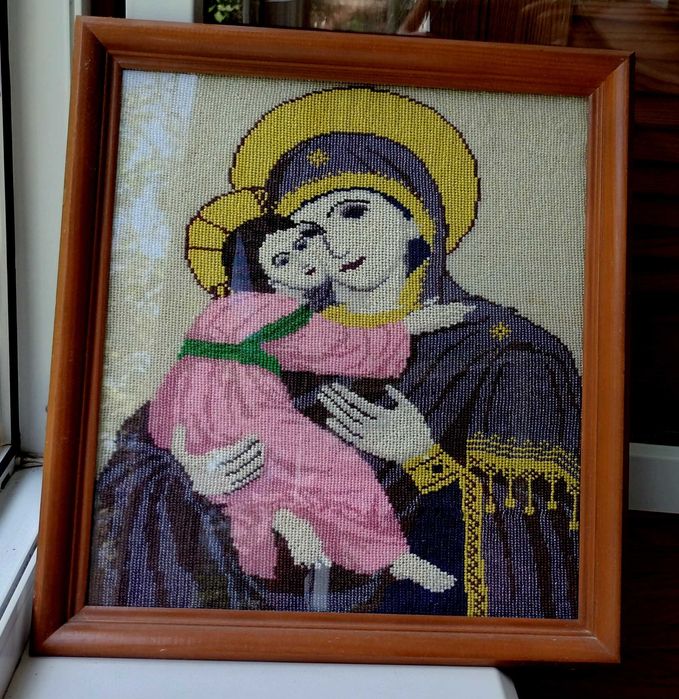 Твір з бісеру Пресвята Богородиця.