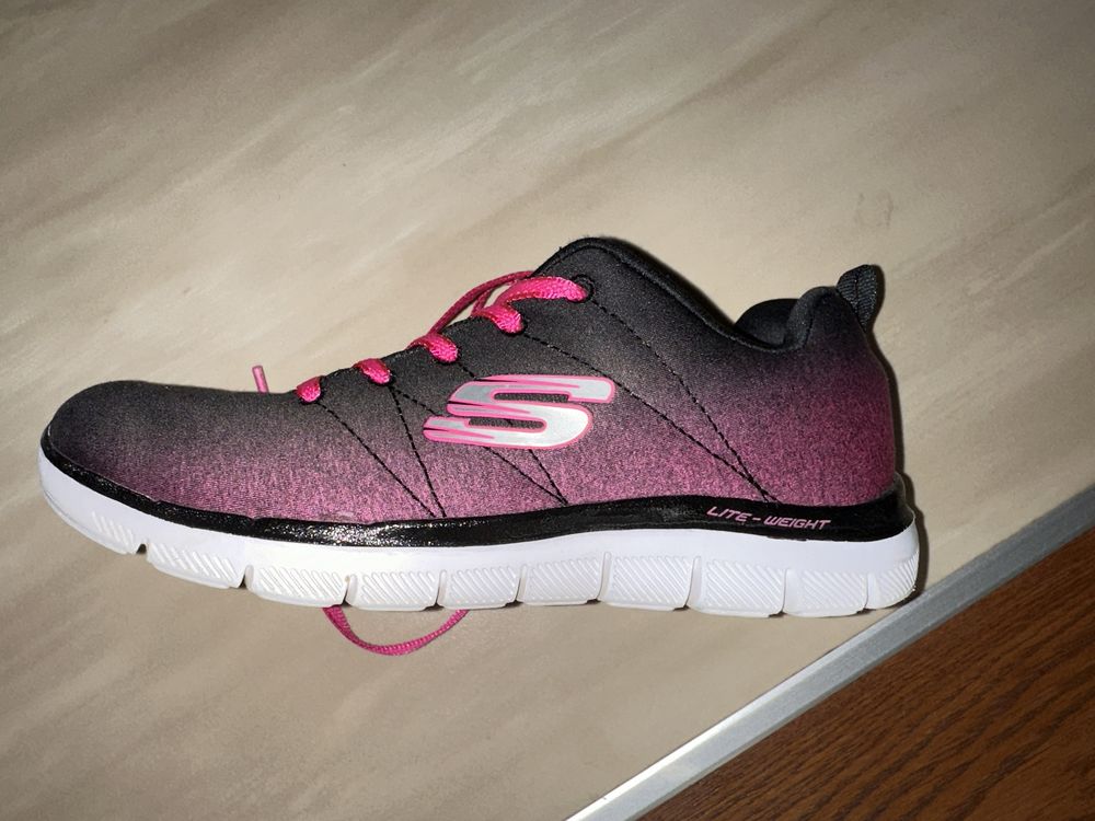 Кроссовки Skechers 36 и 38 размер
