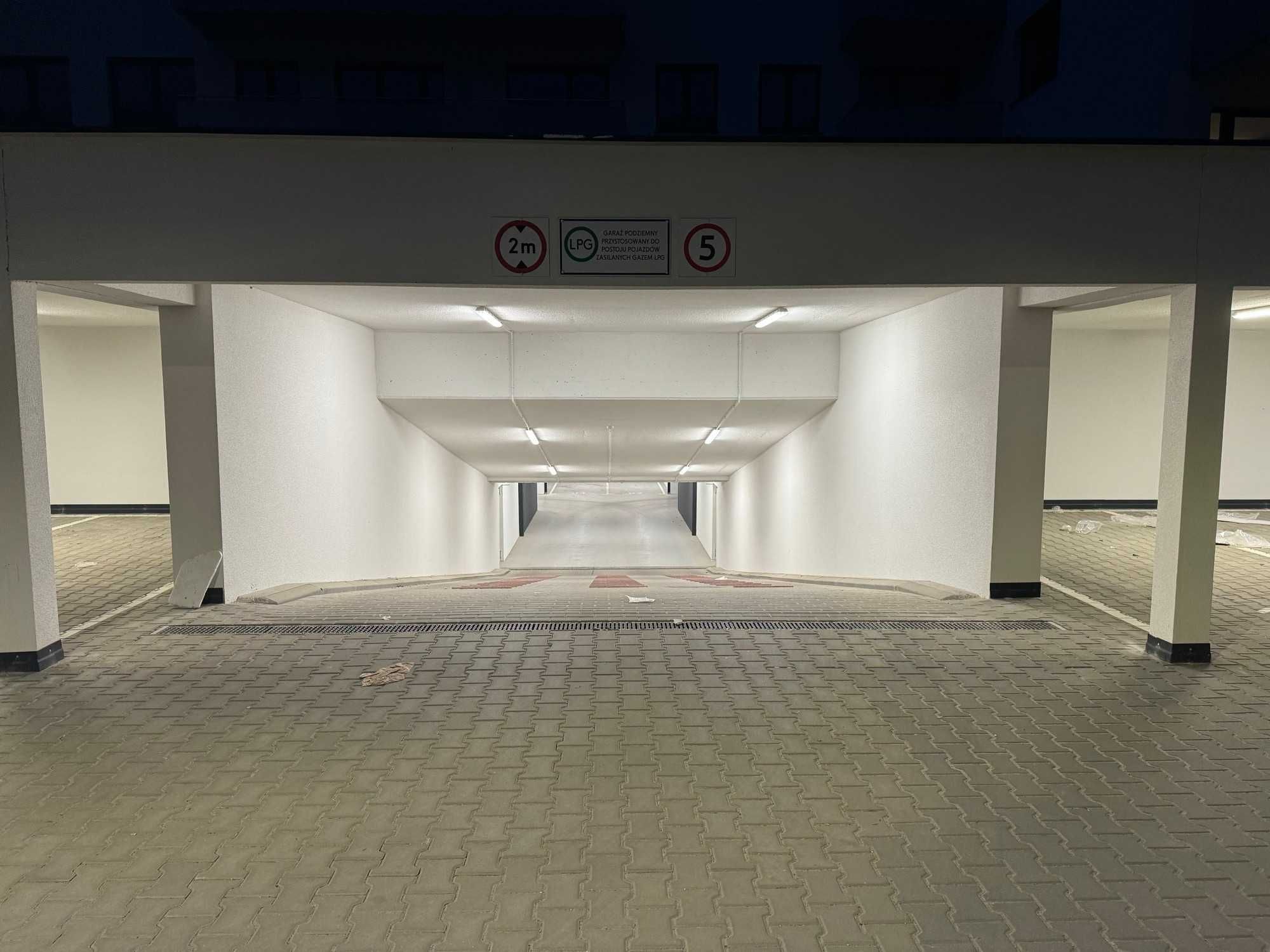 miejsce postojowe w parkingu podziemnym (Piaseczno)