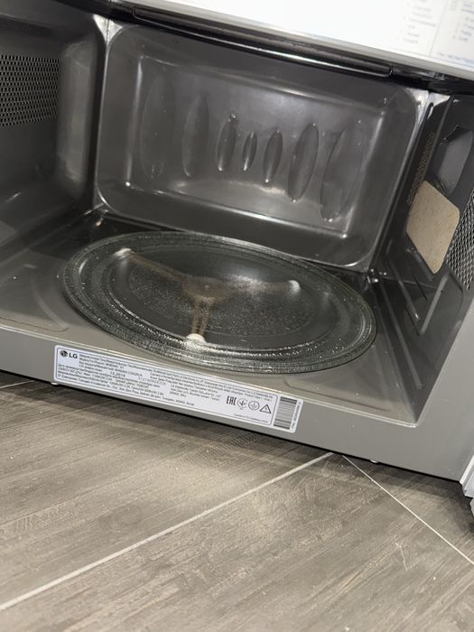 Микроволновая печь LG MH-6044V Нержавеющая сталь