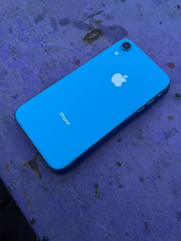 Продам iPhone XR