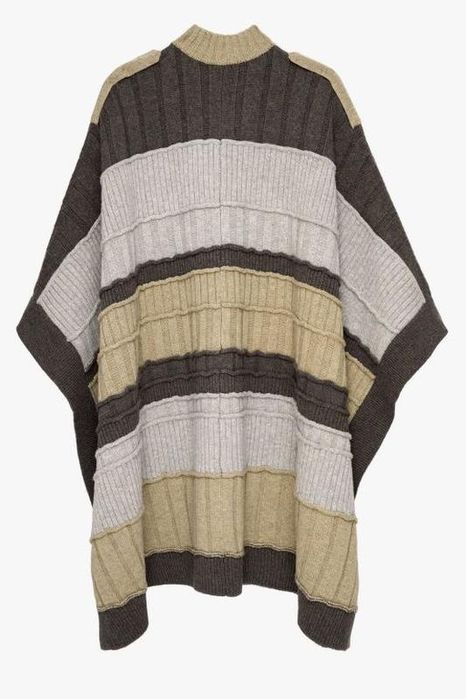 Пончо ZARA PTCHWRK PNCH 11. зі 100%-ї вовни
Розмір XS-S, M-L
Контрастн