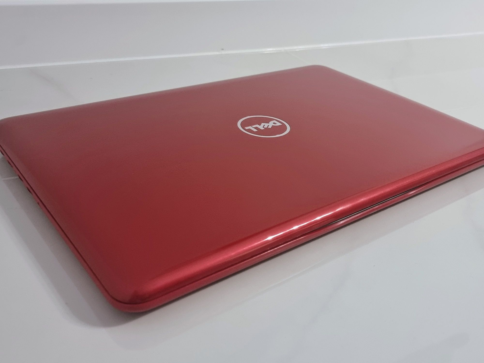 Laptop Notebook DELL Inspiron 17 seria 5000 czerwony