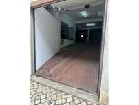 Garagem para Arrendamento no Laranjeiro - 324m² | Oportunidade Única!