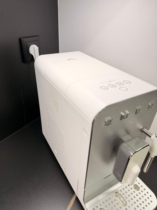 Máquina de Café SMEG Automática — 550€