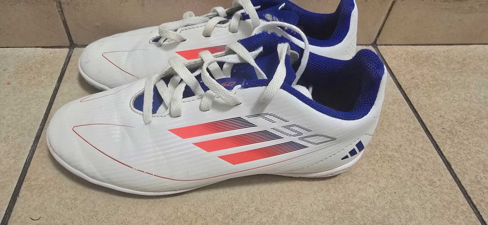 Halówki Adidas F50 r. 34
