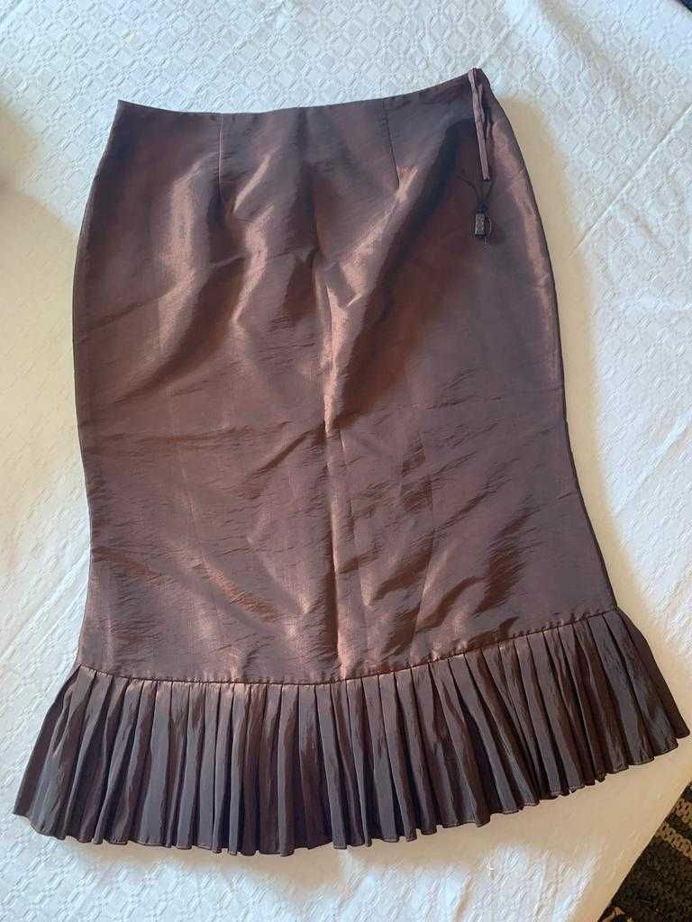 Conjunto Saia e Top Castanho
