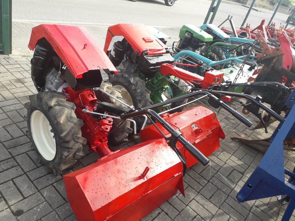 Varios motocultivadores a gasoleo com frese
