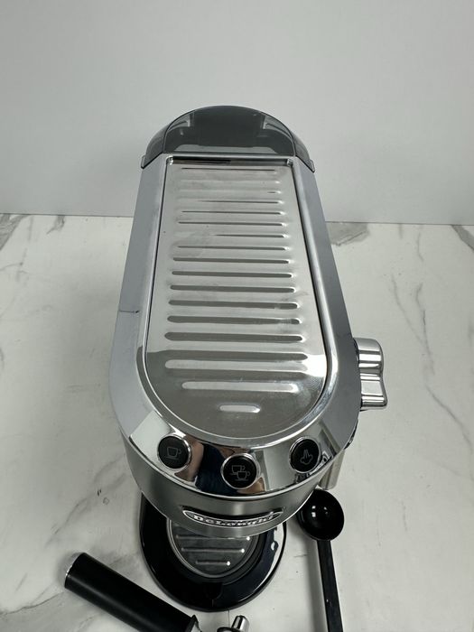 Рожкова кавомашина Delonghi Dedica CE 685 M