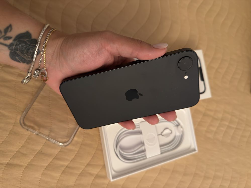 iPhone 16e 128Gb Preto como novo.