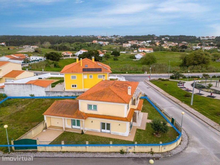 Moradia de excelentes áreas e lote do lado com 324m2