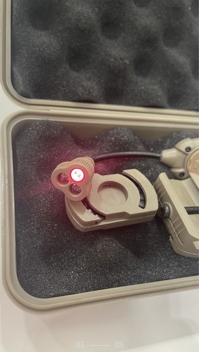 Тактический фонарик на шлем/Ліхтар на шолом батарейки в комплекті