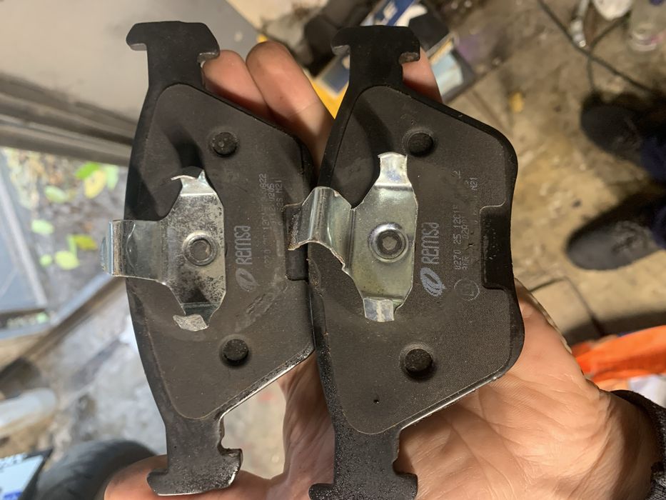 Тормозні колодки передні BMW E39