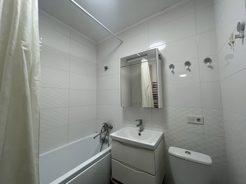 Продаж 3 кім.кв., вул.Гмирі 18, метро 7 хв.