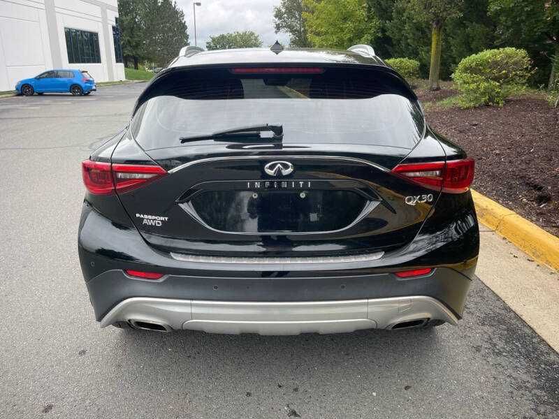 2017 Infiniti QX30