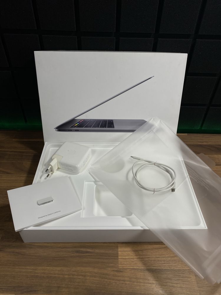 MacBook Pro 2018/15-inch/i7/16gb/4gb/256gb