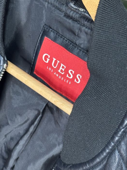 Жіночий бомбер від Guess на резинці. Розмір М/Л.