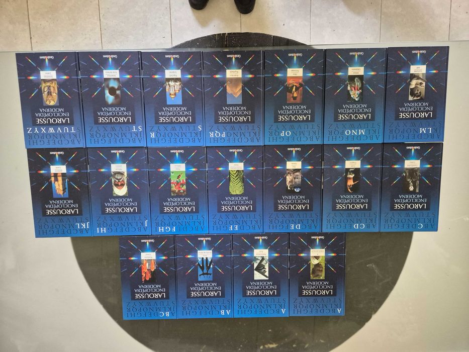 Laarousse - Enciclopédia Moderna