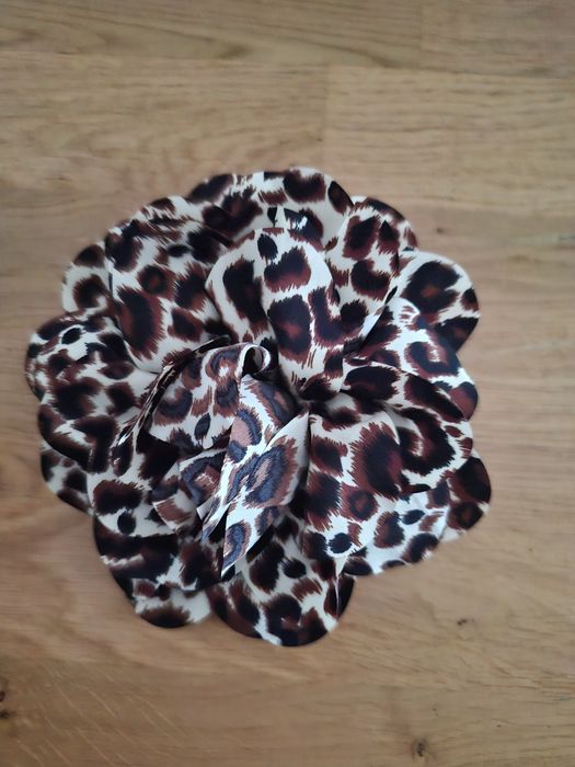 Przypinka broszka kwiat