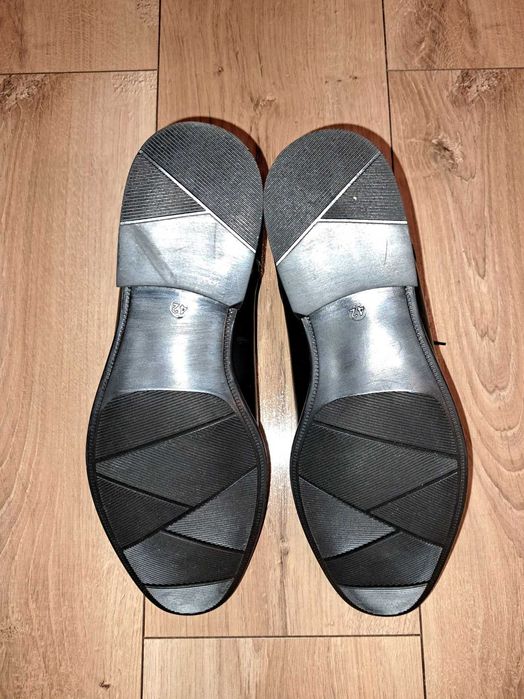 Eleganckie i trwałe buty męskie - nienoszone