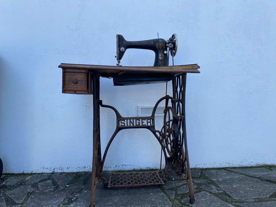 Máquina de Costura Singer