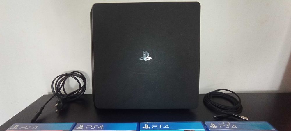 Playstation 4 + Comando + 7 Jogos